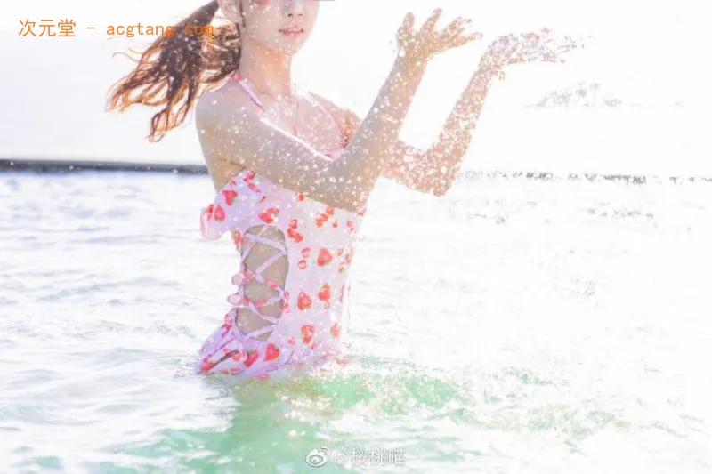 桜桃喵的夏日可盐可甜樱小海边cos图片